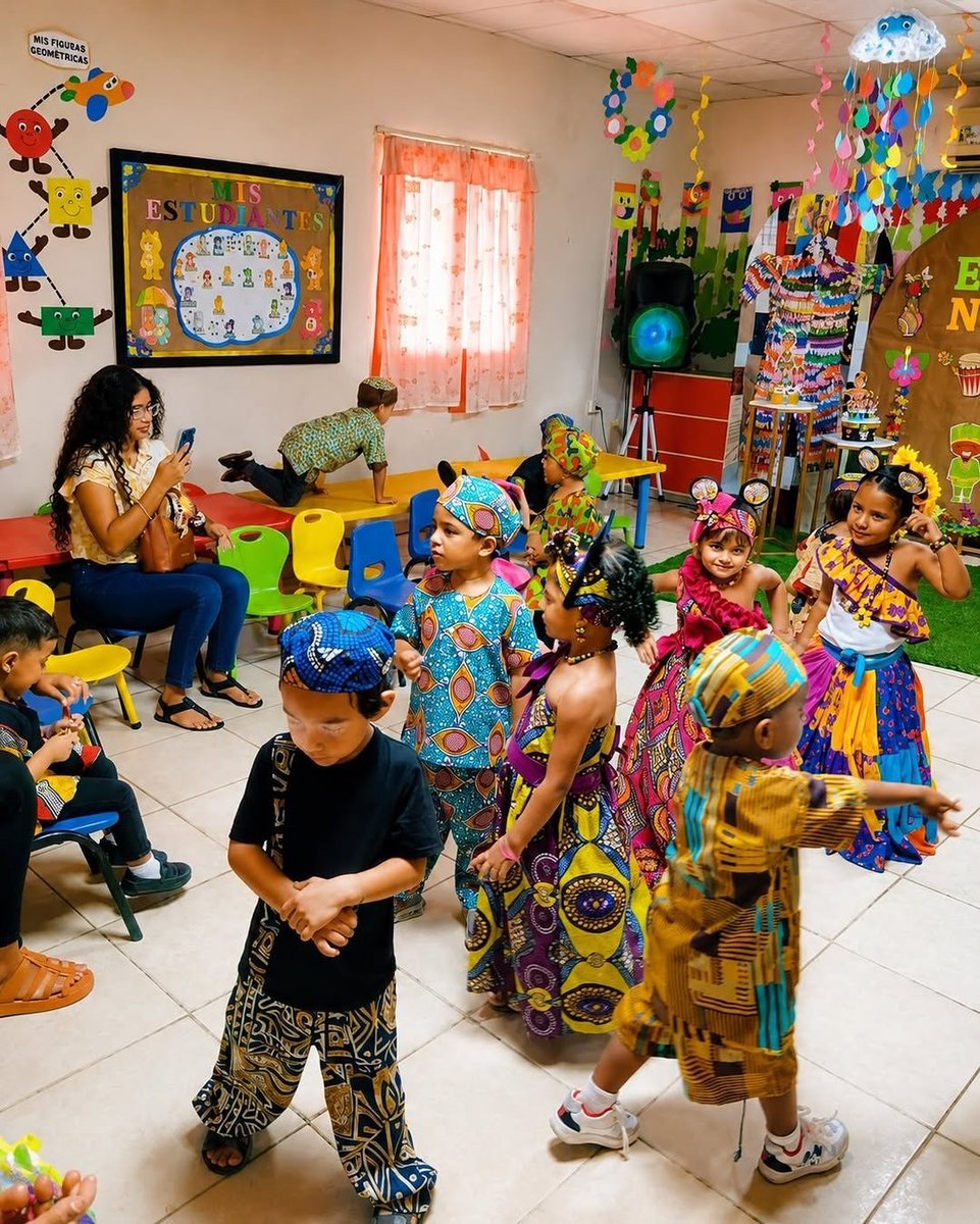 jchuertasolis's tweet photo. Los niños del CAIPI de Boca Parita participaron en una hermosa actividad de cierre del mes de la Etnia Negra, resaltando con alegría, color y orgullo la riqueza cultural, histórica y ancestral del pueblo afrodescendiente. https://t.co/AQMLLGWdYe