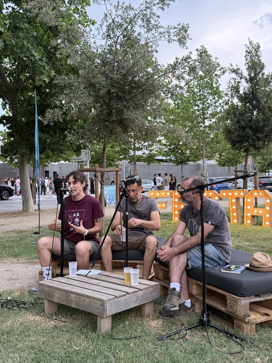 festadelriu's tweet photo. 🍉🗣️ Xerrada per conèixer la lluita del poble palestí amb @Palestina_cat 

👉 I després sopar palestí per acabar la nit! T’esperem al parc Josep Vidal de Manresa https://t.co/VX7ZOfL1g3