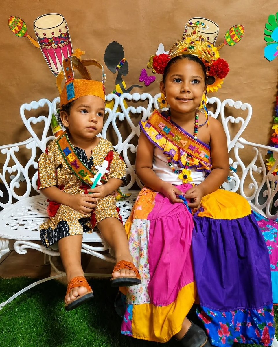 jchuertasolis's tweet photo. Los niños del CAIPI de Boca Parita participaron en una hermosa actividad de cierre del mes de la Etnia Negra, resaltando con alegría, color y orgullo la riqueza cultural, histórica y ancestral del pueblo afrodescendiente. https://t.co/AQMLLGWdYe