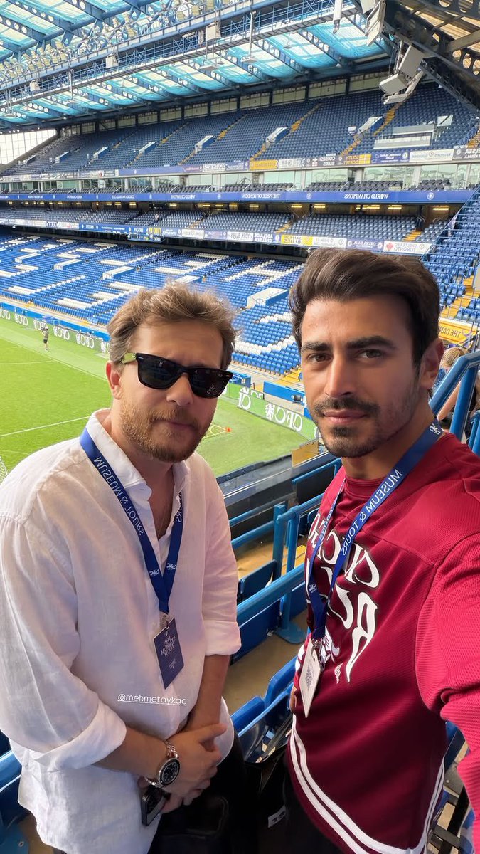 EminGGlobal's tweet photo. 🆕📸 Emin via IG 🇬🇧  

Chelsea Stadium tour 👀⚽  

From the stands to the pitch…  

#EminGünenç #Arafta #MerTeş https://t.co/nLnkokFLeY