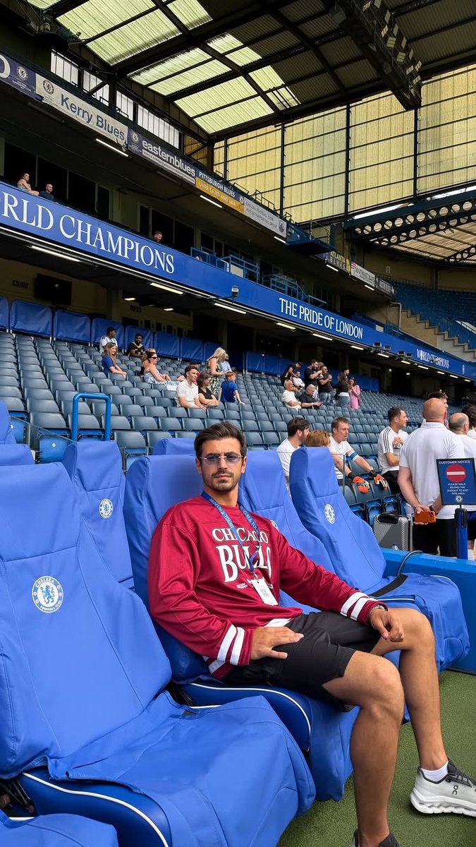 EminGGlobal's tweet photo. 🆕📸 Emin via IG 🇬🇧  

Chelsea Stadium tour 👀⚽  

From the stands to the pitch…  

#EminGünenç #Arafta #MerTeş https://t.co/nLnkokFLeY