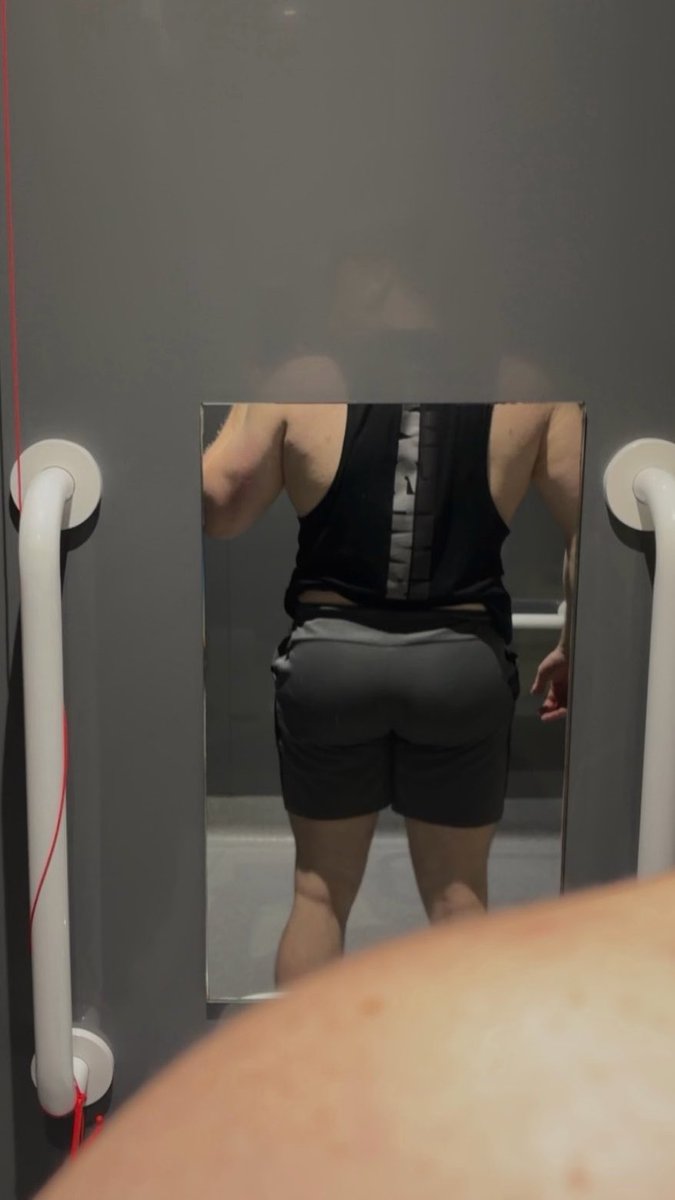beefybuttboyy's tweet photo. Lost weight but still got that dumpy https://t.co/Kkcr0MBXq9