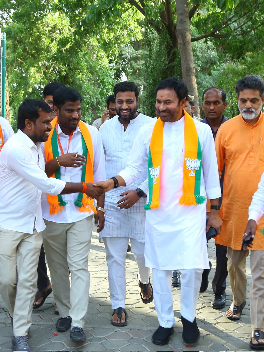 mahendersevalla's tweet photo. Day-2
2రోజులపాటు రంగారెడ్డి జిల్లా ప్రశిక్షణ మహాభియాన్ కార్యక్రమం సందర్బంగా ముగింపు సమావేశంలో కేంద్ర మంత్రివర్యులు శ్రీ కిషన్ రెడ్డి అన్న గారు ముఖ్య అతిధిగా పాల్గొని కార్యకర్తలను ఉద్దెశించి ప్రశంగించడం  జరిగింది. 
#SevellaMahender #BjymTelangana #bjptelangana #youthleader https://t.co/7geRgtkG29