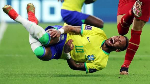 PedraoFds's tweet photo. "O NEYMAR MENTIU PARA TODA IMPRENSA SOBRE SUA LESÃO!"

Beleza, mas qual é a novidade?
O cara já mentiu até pra esposa grávida https://t.co/npRzIaOGYv