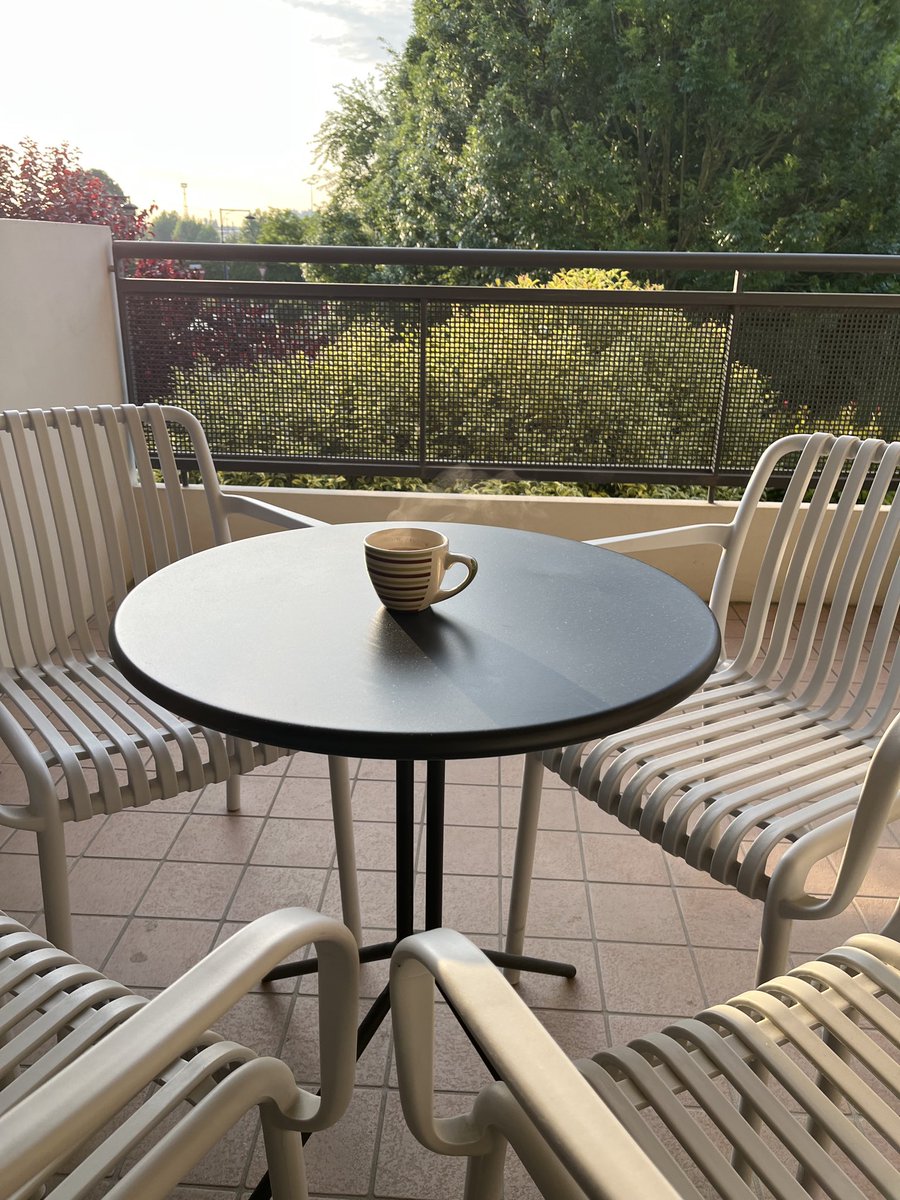 shriramcs's tweet photo. It was a revolutionary idea when we could partly reload a section in a web page using AJAX call back in those web dev days.

The beginning of client side rendering.

And web dev has been oscillating between two.

Peak web development days -~ peak ginger tea days https://t.co/7QRaycF2Jc
