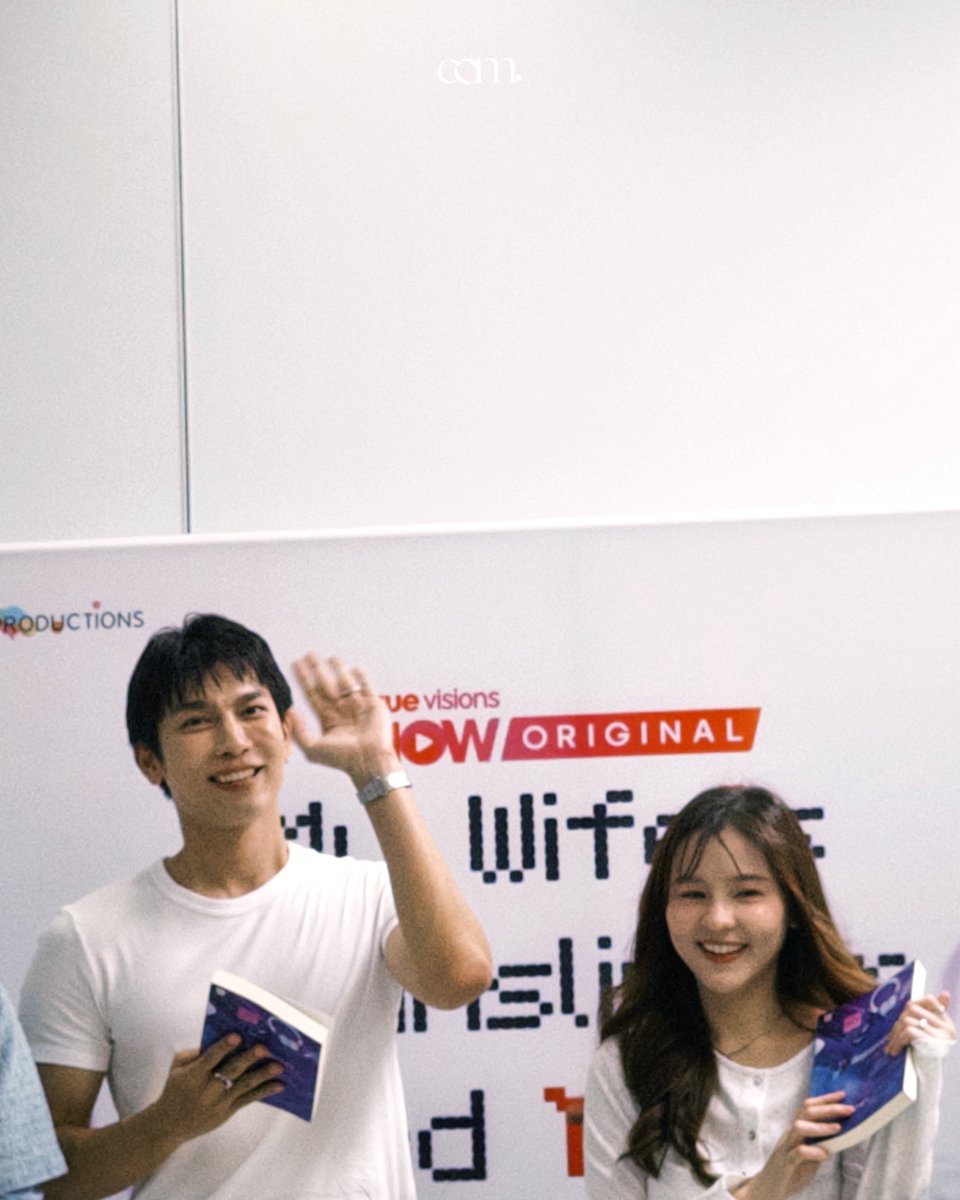 crushon_mew's tweet photo. #MWGGFirstPremiere เดินเรื่องไว อาจจะมีจังหวะตัดฉากฉึบฉับไปบ้าง แต่โดยรวมโอเคเลย ชอบอุปกรณ์แข่งเกม อย่างเท่ ใครรอดูมิวกับบทคอมเมดี้ไม่ผิดหวังแน่นอน ออร่าความเบียวเปล่งประกาย เวลาเข้าคู่พี่ออมก็ตลก แต่ละคนใส่สุดมากในเรื่องความแปก 5555 เอาใจช่วยเทพจีเมพขิงกับพี่พีคนดีย์นะ 😆✨ https://t.co/BNjE4CShFg