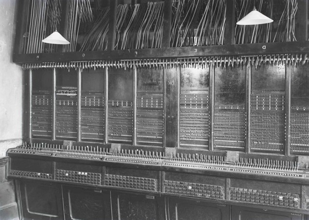 RealPreCinema's tweet photo. Concerts, lectures, and theatre shows were streamed into the homes of subscribers across the country.

For those with a smaller budget, listening salons were created. For the first time, you could experience a show without being in the theatre. Electrophone #switchboard seen below.

The stream was heard through a set of headphones that could be held in their hands. In the 19th century, these "circular telephones,"  were tested throughout Europe.

The Telefon Hirmondo in Hungary operated until 1945.

Below, British actress #ZenaDare in a promo photo.