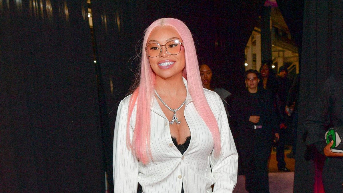 Complex's tweet photo. Latto Walks Back Retirement Claims, Puts It Down 'Postpartum Depression' Details: https://t.co/S5ivkEfNDI https://t.co/0Rx9Y3IyQV