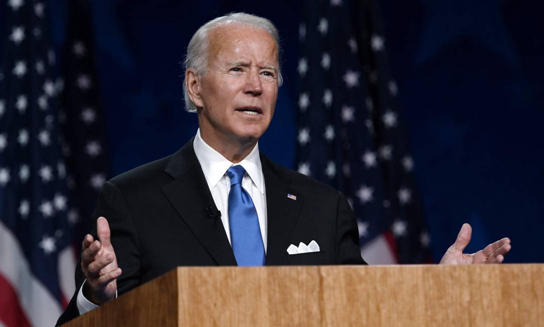 math3usof's tweet photo. 🇺🇸 O que foi decisivo para Biden desistir da reeleição?

Jill Biden escreve em seu livro que Joe desistiu após ser comunicado que uma carta assinada por um grupo de senadores democratas seria divulgada na manhã seguinte.
Então, por respeitar o Senado, Biden decidiu desistir. https://t.co/fhRP7MsfoO