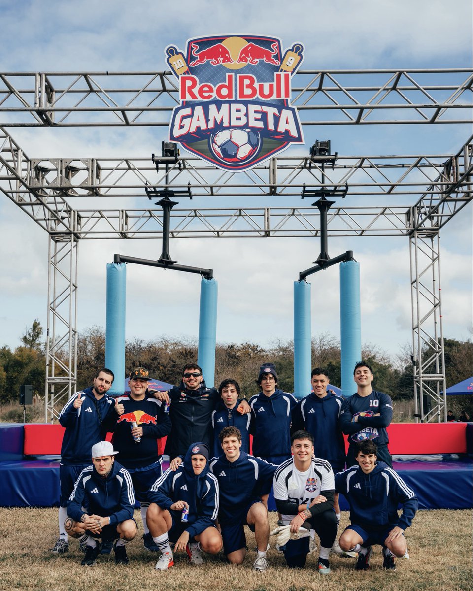 redbullARG's tweet photo. acá está el equipo de Red Bull Gambeta ⚽️⚡️

corré a verlo ya: https://t.co/eRWQXIhDIx https://t.co/qe5TGIEuKW