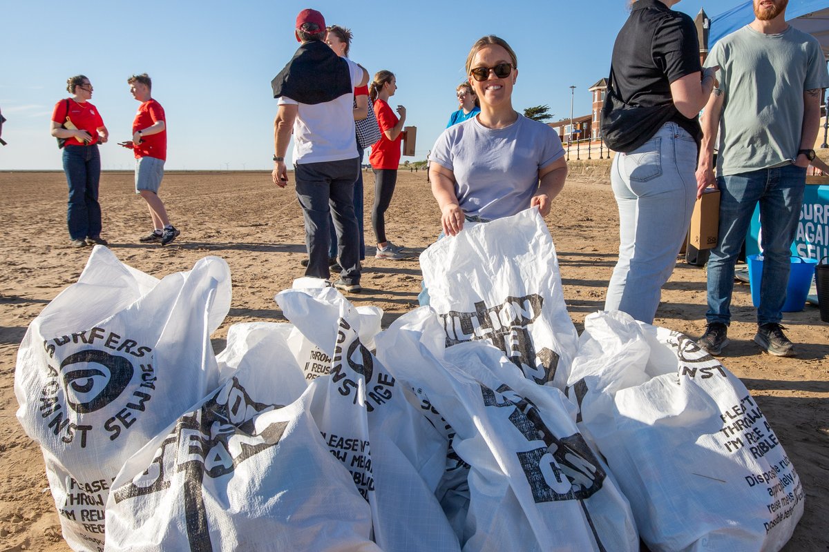 TeamEngland's tweet photo. As part of the @RoyalCWSociety's mission to remove 1 million pieces of plastic from Commonwealth waterways, every piece collected really counts - and today's turnout was incredible 🙏

Thank you to our host Ellie Simmonds and everyone who took part in the day 🌟 https://t.co/cp1YqmF035