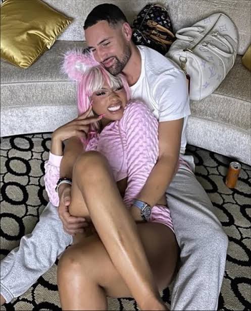 LizardClips's tweet photo. Megan Thee Stallion went live saying she stepped out on Klay Thompson a few times because KLAY always focused on his career instead of the queen saying what one won’t another will 😭💔 

“Yeah I messed up but I be lonely too.”
“I love Klay but he gone all the time, what I’m supposed to do?”
“At the end of the day that check still touching every month 💰”