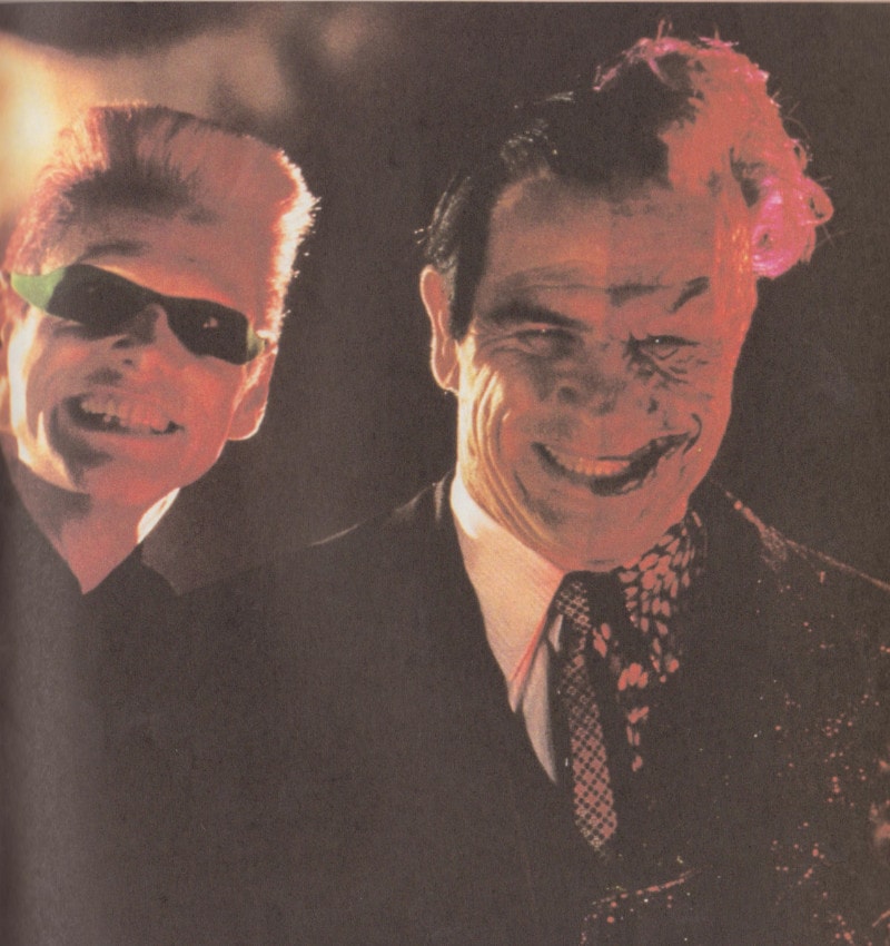 DailyBatForever's tweet photo. One of my favourite pictures of this odd couple, this extremely funny duo from
#BatmanForever
as it appears in two pages in The Movie Storybook by Golden Books. https://t.co/XUXG3SfUNy
