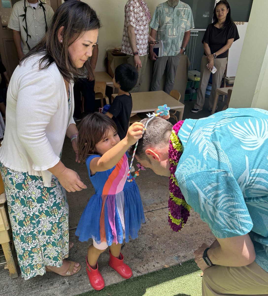EDUnderSecKent's tweet photo. Celebrated the Aloha spirit at the Chaminade Montessori Lab School in Honolulu! https://t.co/hHdkZ5mE6E