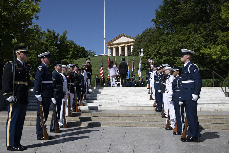 ArlingtonNatl's tweet photo. Today, @MDW_USARMY Maj. Gen. Antoinette Gant &amp; @ExecDirectorANC Karen Durham-Aguilera participated in an Armed Forces Full Honors Wreath-Laying Ceremony in honor of President John F. Kennedy’s 109th birthday. We remember his legacy and service. https://t.co/geIHm5feqF