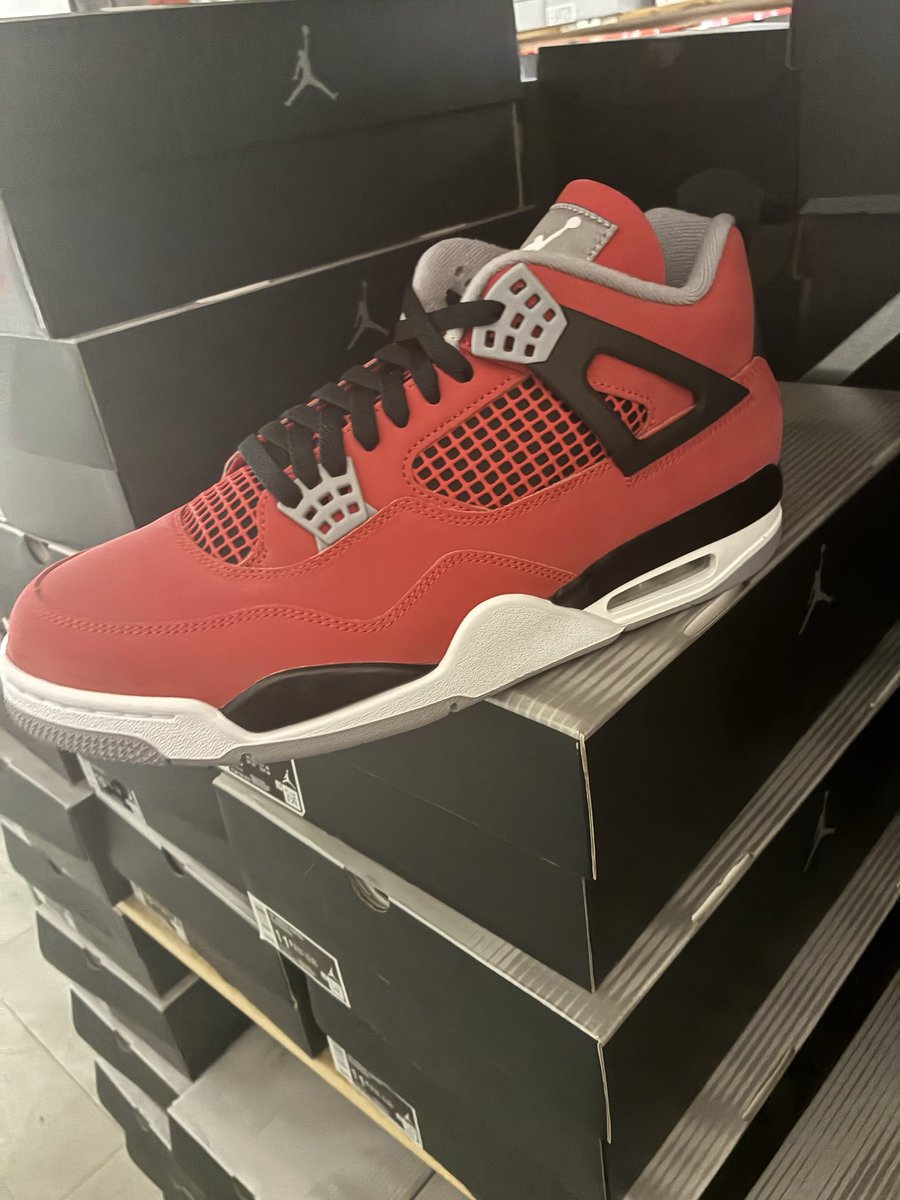 JamilliaDavis2's tweet photo. Tomorrow drop…We got all sizes https://t.co/fJfJq28fXt