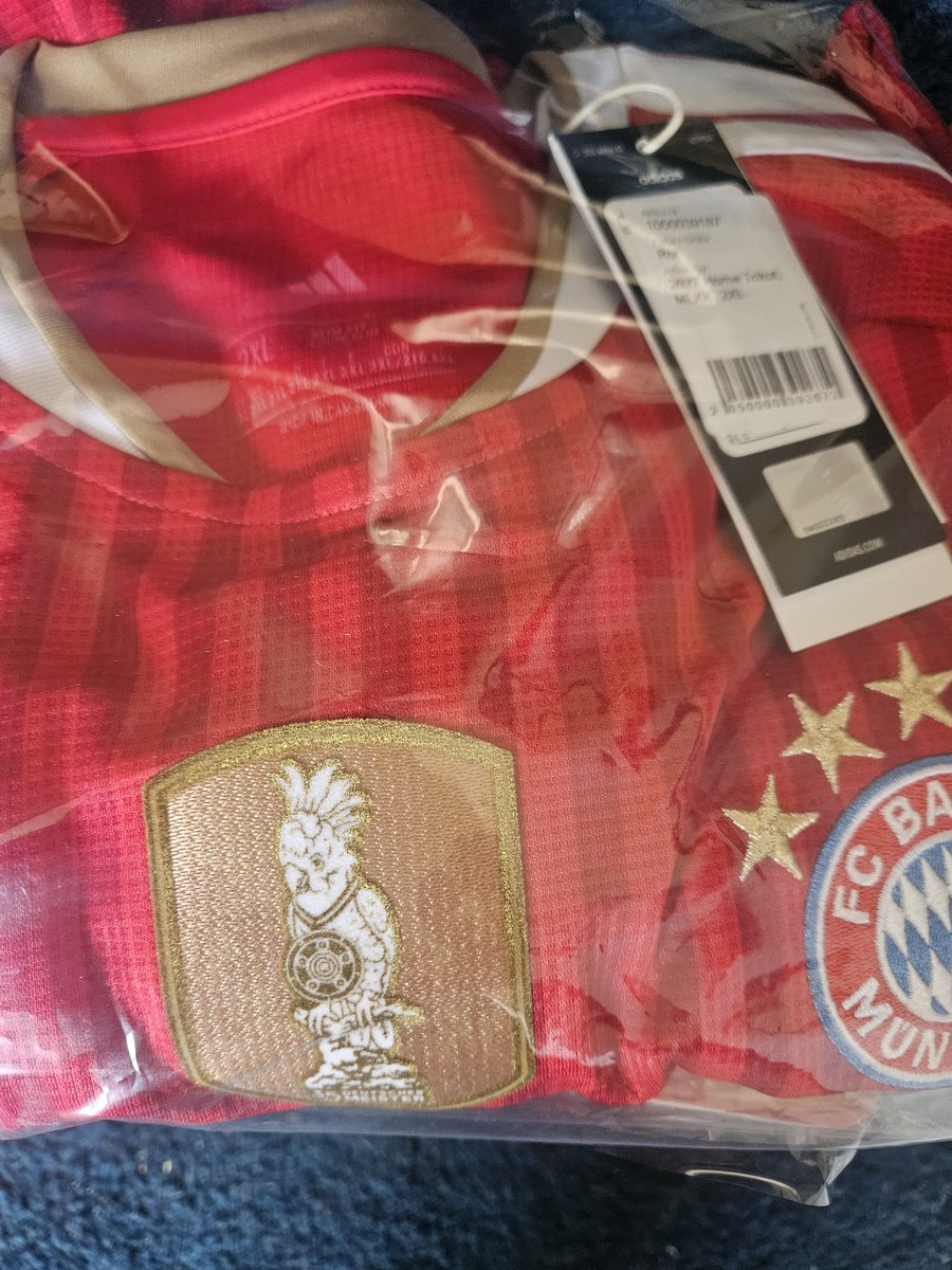 tarahiro's tweet photo. @FCBayernEN Mine arrived a few days ago 🥰 https://t.co/1MPIvrtkJR