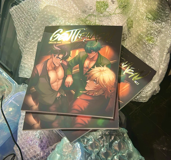 Almost running out of artbook…… and it's only been 1 afternoon………..