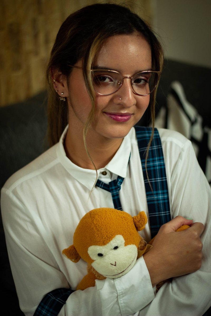 FiloProduccion1's tweet photo. El regreso de un clásico. Inspiración escolar combinada con un toque urbano y moderno para esta entrega de retratos. Capturando esencias, personalidades y contrastes. 🎒👓

#Fotografía #fotografia #retrato #Photographer #photography https://t.co/3pGJwNiBeu