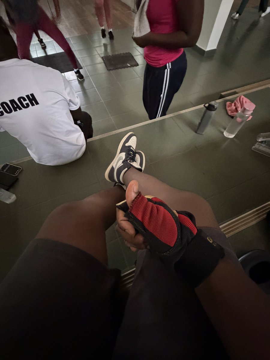 _maxallocated's tweet photo. @nosLi_J @_nazatrades I dey go gym now o , I Dey leave you behind 🤣 https://t.co/TlIXxMJngY