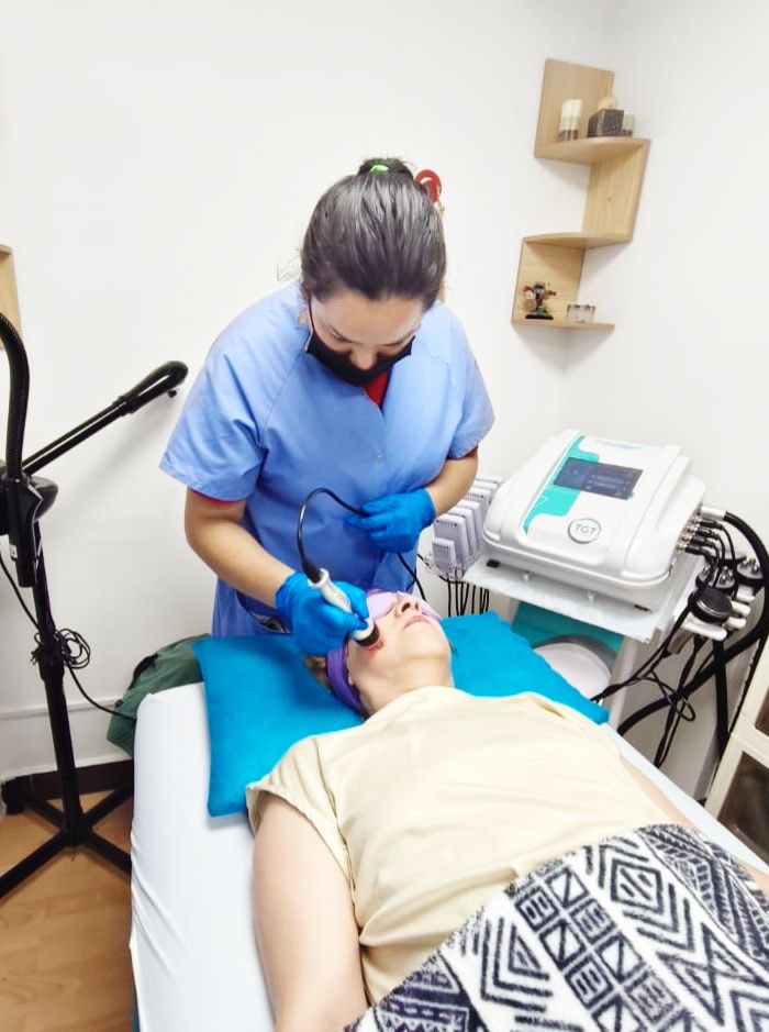 ayari_basurto's tweet photo. En MAGNOSAB Asociación Civil y EMERA seguimos celebrando y reconociendo a las increíbles mamás de Gustavo A. Madero con un regalo muy especial: 💆‍♀️✨ ¡Day Spa completamente GRATUITO! ✨💆‍♀️Hoy 4 medres maderenses disfrutaron de un Day spa y queremos que tu también disfrutes. https://t.co/ONoMjATaNV