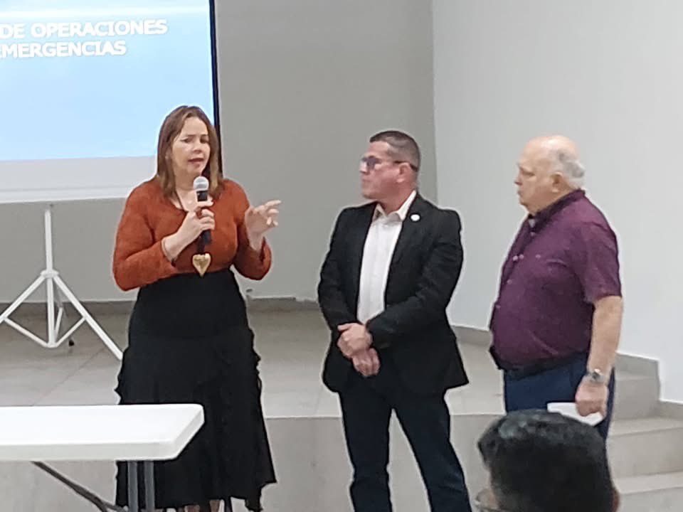 NMEADpr's tweet photo. El comisionado Ángel Jiménez participó en una reunión de preparación con el equipo gerencial para Manejo de Incidentes del Municipio de Canóvanas (IMT), como parte de los esfuerzos de cara a la temporada de huracanes 2026.

#TemporadadeHuracanes2026 https://t.co/dOj4inOaLp