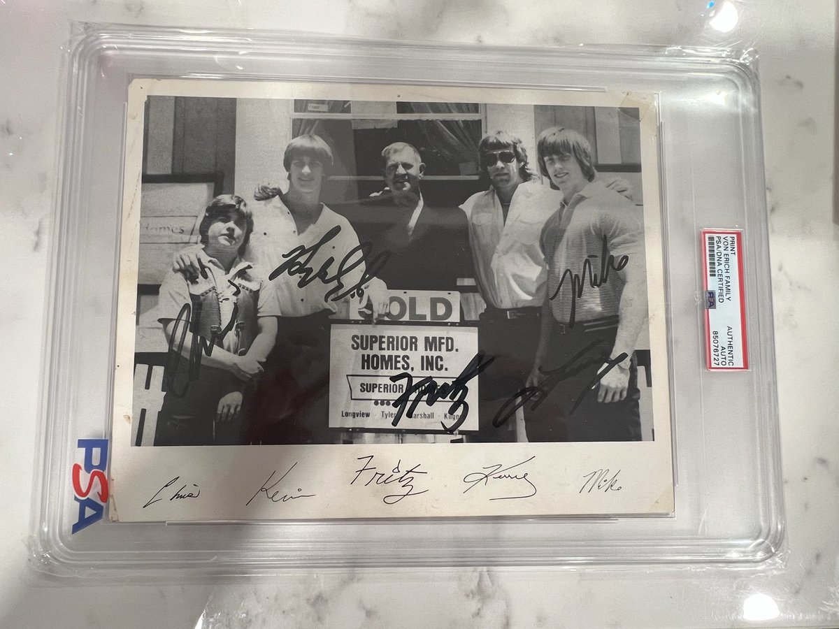 danny313131's tweet photo. One of the rarest promos you’ll ever see and a personal grail for me. I just acquired a signed promo of the Von Erich family which includes Kerry, Fritz, Kevin, and ultra rare autographs of Chris and Mike Von Erich. As always the hunt continues 💪 @CardPurchaser @Tweet_Wrestling @LasVegasSlabs @RealRichHopkins @Axel_Foley13 @woooo_double_up @Rod25795921 @PSAcard @JeremyCom #theironclaw #kerryvonerich #wrestling