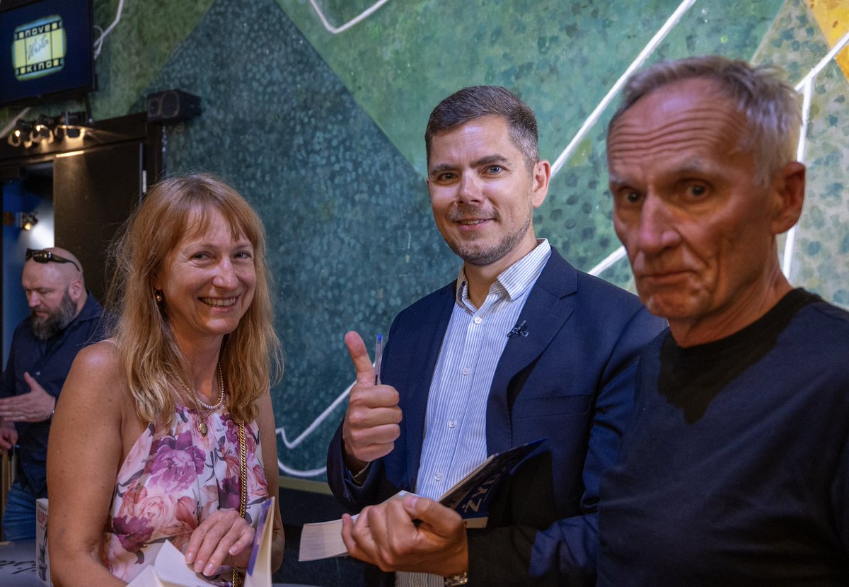 PiotrZychowicz's tweet photo. Tak było we wtorek w Kinie "Wisła"... 😀

I tak będzie jutro na Stadionie Narodowym!💪🇵🇱

Premiera mojej nowej książki "Polacy"! 📕📕📕

14.00 — Spotkanie z Czytelnikami, sala Warszawa
15.00 — Podpisywanie Książek na stoisku REBIS-u

Książkę będzie można kupić na miejscu!
Dwa tygodnie przed tym jak "Polacy" trafią do księgarń❗️

Spotkanie odbędzie się w ramach Międzynarodowych Targów Książki!

ZAPRASZAM!!!

Sobota — 30 maja — Warszawa!