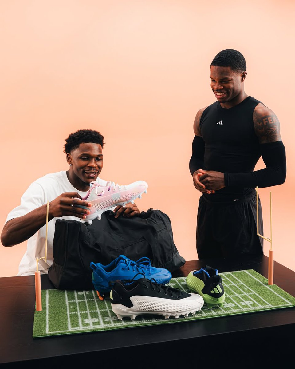 SoleRetriever's tweet photo. From Trav, to Ant, back to Trav 🏈🔥

📹 @adidasFballUS https://t.co/7TEHeAk895