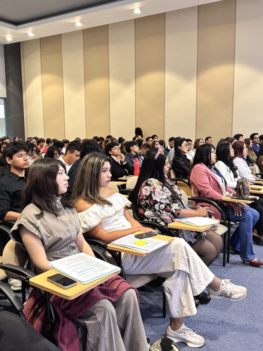 pucesedeibarra's tweet photo. ⚖️📚 La justicia constitucional fue protagonista en la PUCE Ibarra
La participación de académicos, estudiantes, profesionales del Derecho y representantes de la Corte Constitucional permitió generar un valioso espacio de análisis, diálogo y construcción de conocimiento.💡#PUCEI https://t.co/vo8d0S15l9