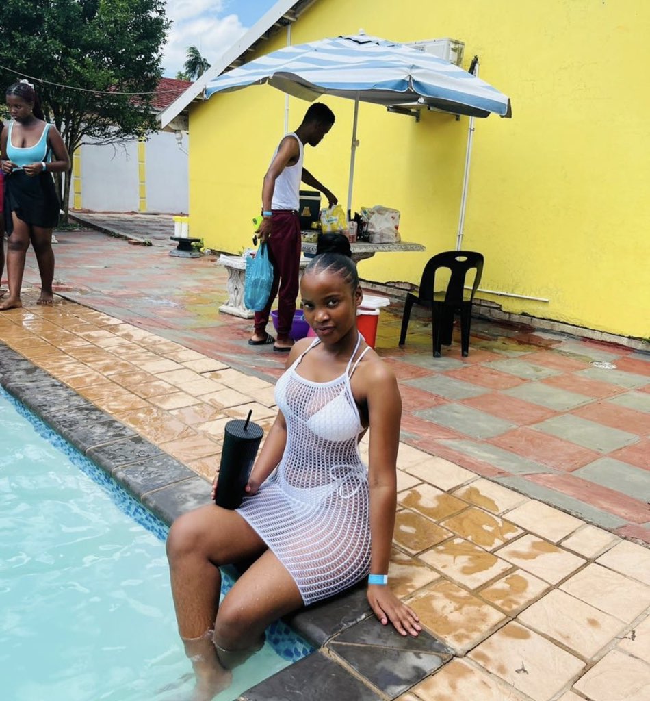 AwasiFinest's tweet photo. Kenya babes.        vs   Nigerian babes. https://t.co/0EJQZbNy8j