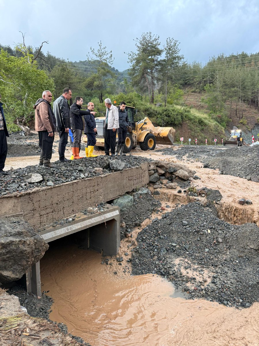 TCBahce's tweet photo. Kaymakamımız Yunus Emre Şahin ve Vali Yardımcımız Aziz Onur Aydın başkanlığında, ilçemizde meydana gelen sel felaketiyle ilgili koordinasyon toplantısı gerçekleştirildi. Toplantıda selden etkilenen bölgelere yönelik yürütülen çalışmalar değerlendirildi. https://t.co/UZb2YHjyg9