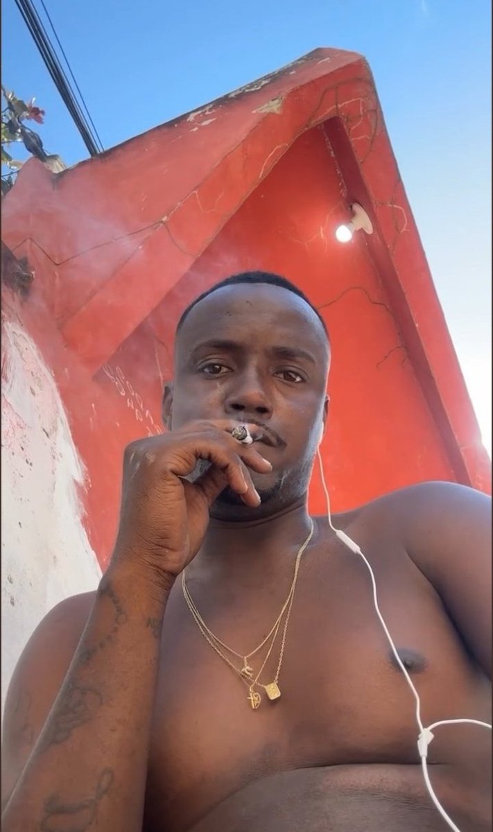 denucieqtg's tweet photo. Só foi o bicudinho sair da cadeia, e o caveirinha voltar andar no Quitungo, é o xereca foi morto, aliás só foi o xereca ser frente das bocas de fumos na Guaporé, que ele foi morto, ou seja, vamos fingir que não entregaram ele. Bicudinho e caveirinha, sempre quis ser os frentes. https://t.co/m8ygzGvcSd