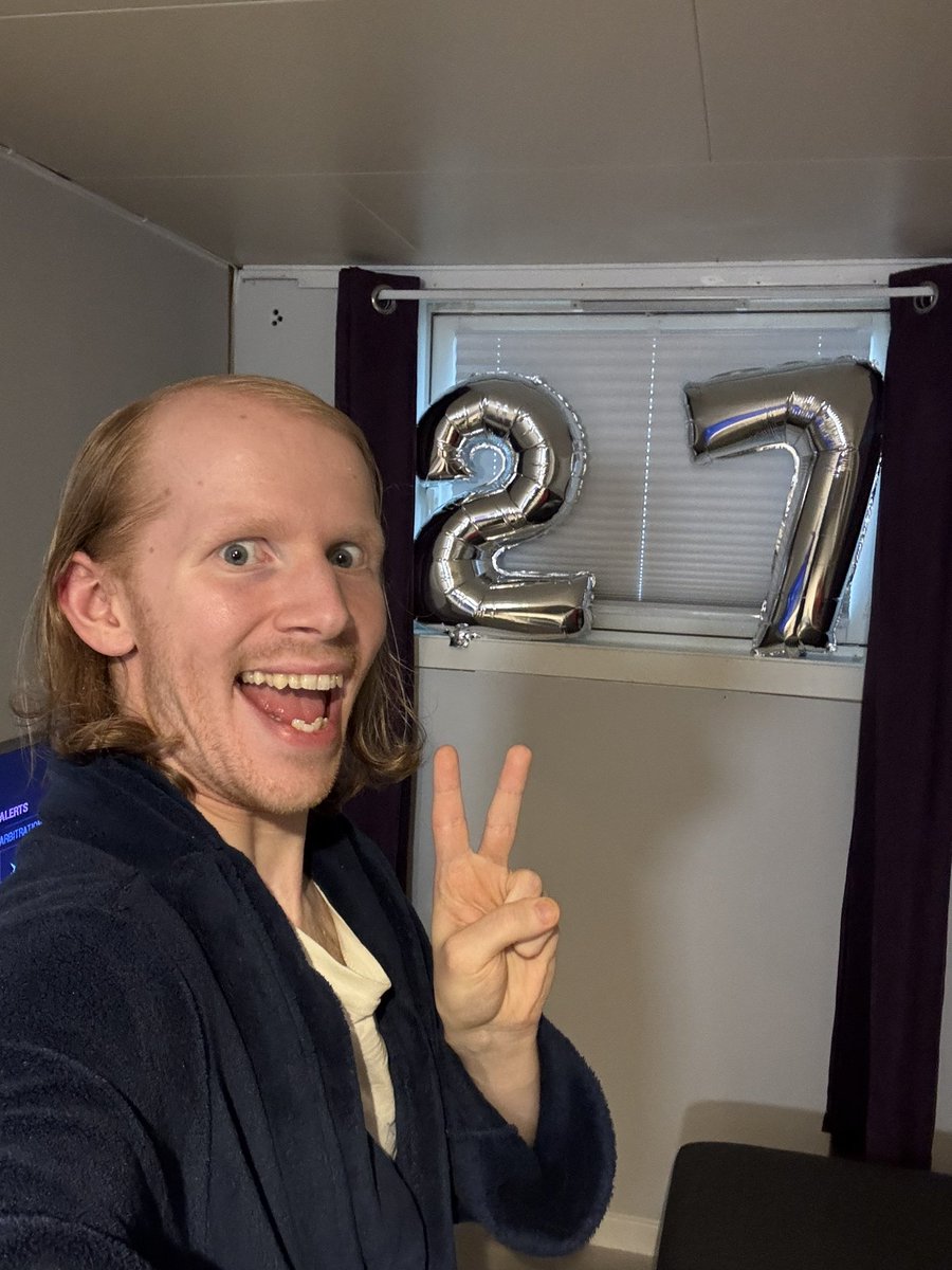 REALMASON9000's tweet photo. I’m officially 27 years old! 🥳🎉🎊🙌🎂🎁 https://t.co/mMHHGxkHYU