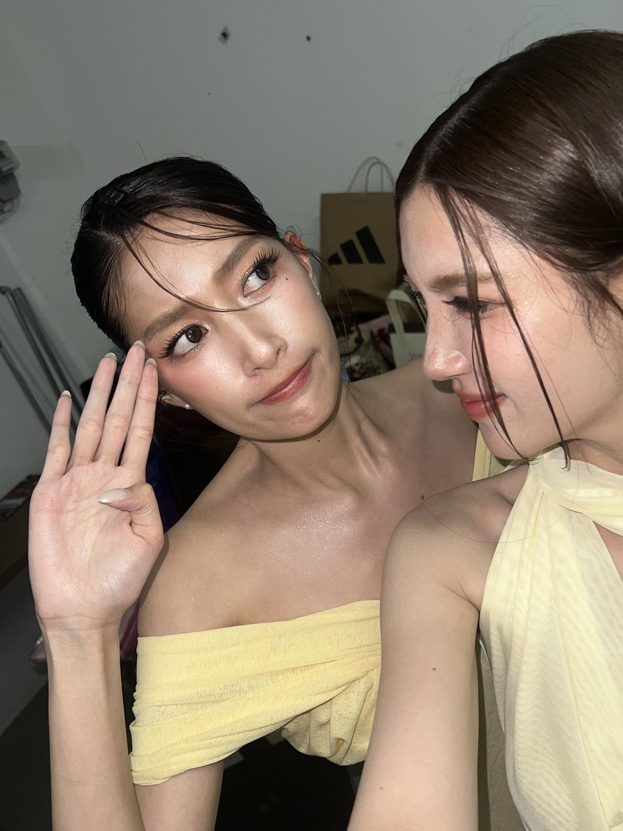 aaomternoon's tweet photo. ขอบคุณพี่ๆเพื่อนๆน้องๆทุกคนเลยนะคะที่มาให้กำลังใจพวกเราในวันนี้ เป็นการดู #chasinglovep1 ที่มีความสุขมากๆขอบคุณ food support ขอบคุณดอกไม้ ขอบคุณคุณของขวัญและการ์ดทุกใบ ขอบคุณทุกกำลังใจที่ส่งมาหาแม้ไม่ได้มาด้วยค่ะ พวกเราตื้นตันใจจริงๆ รักทุกคนมากคับบ 

#chasingloveพี่เองก็ลำบาก https://t.co/vc7pkMaf8N