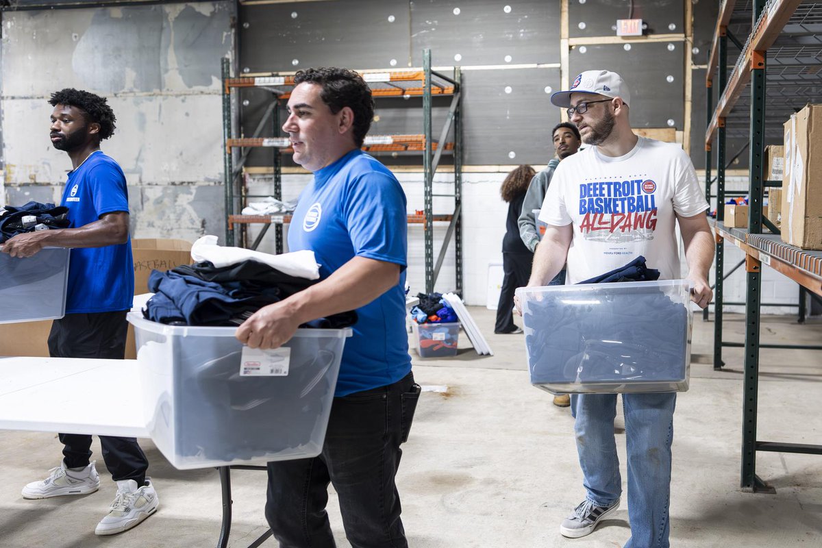 LPFsports's tweet photo. At LPF SEMI, volunteers from the @DetroitPistons helped staff prepare the warehouse for a busy summer by sorting incoming donations 💪

Join us for a volunteer session this summer. Contact us at info@levelingtheplayingfield.org to learn about setting up a volunteer session https://t.co/BOYxhoOOr4