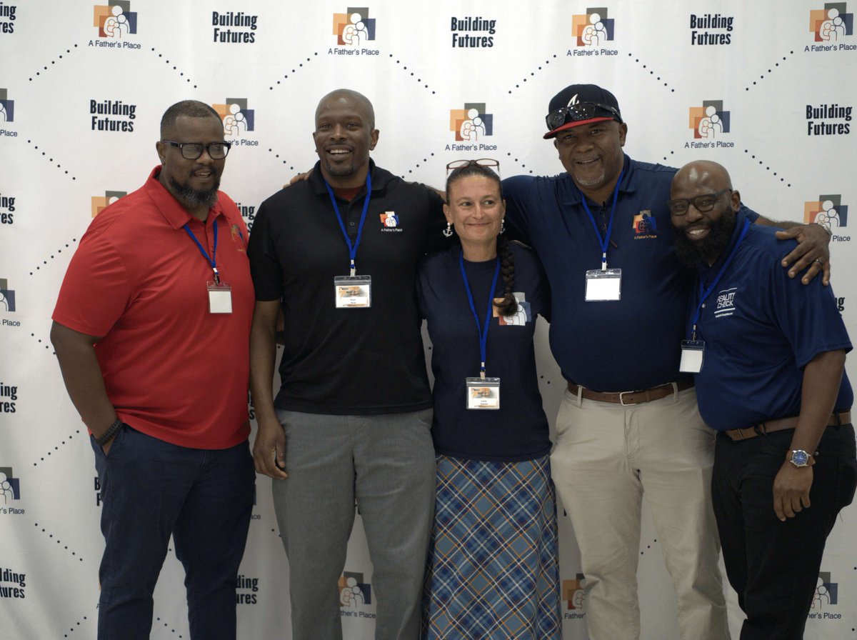 AFathersPlace's tweet photo. So many smiling faces put in the work at the Man Up Summit! 🤗

See you there! 👉 https://t.co/QujvrOAeHB

#AFathersPlace #Staff #ManUp #ManUpSummit #EmpowerFathers #Leadership #Events https://t.co/VmxWsiPg2N