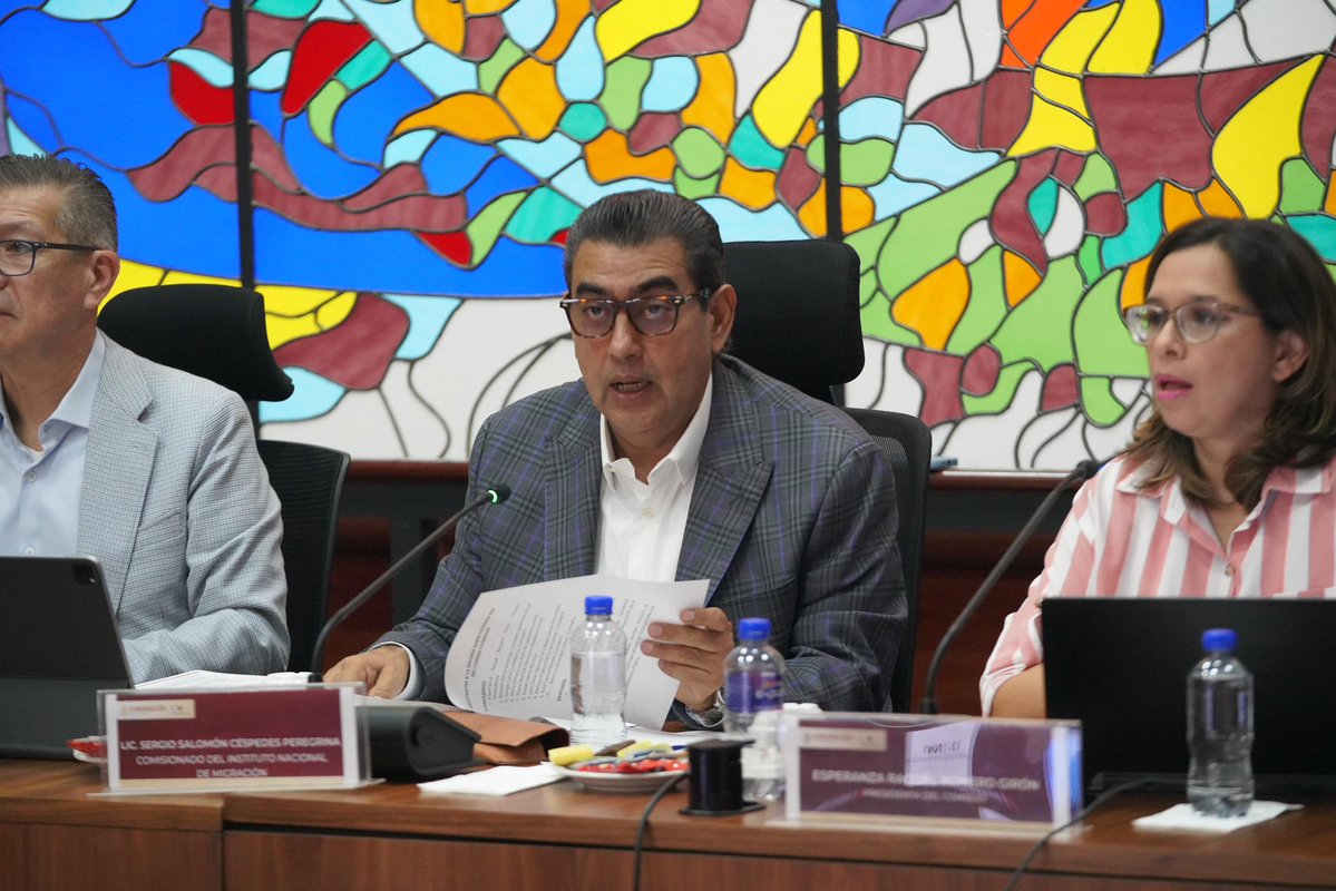 SergioSalomonC's tweet photo. Este viernes celebramos la 2.ª Sesión Ordinaria del @CC_INM , un ejercicio permanente de diálogo con la sociedad civil que nos permite consolidar acciones en materia de #MovilidadHumana desde un compromiso firme con el respeto a los derechos humanos, la dignidad de las personas sin importar su nacionalidad o condición, y el cumplimiento del marco legal vigente.

En el @INAMI_mx reiteramos nuestra disposición para seguir construyendo puentes de entendimiento con los diferentes actores, a fin de fortalecer la política migratoria humanista que impulsa nuestra Presidenta, la Dra. @Claudiashein.
