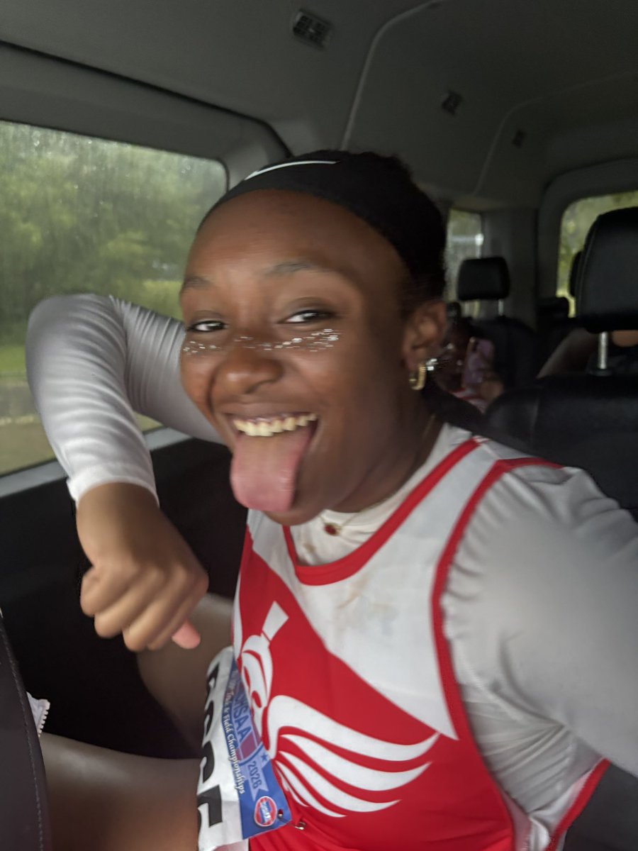 PH_Track's tweet photo. Before the torrential downpour Amaya threw a PR School Record and is sitting in 1st place in the discus https://t.co/DSKcyHi26P