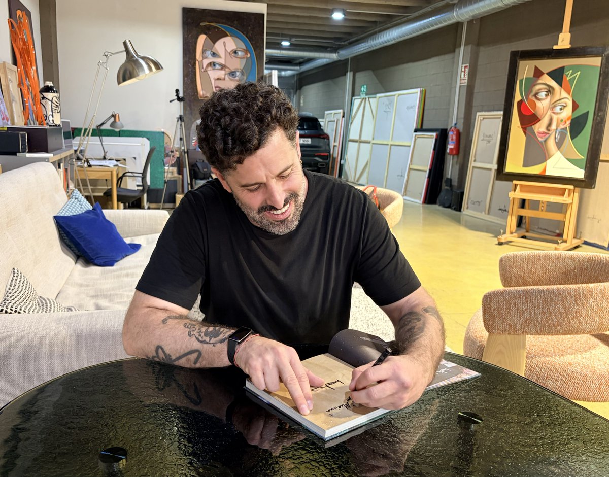 depacoserrano's tweet photo. Visitamos el estudio de #Belin en Madrid que recientemente acaba de exponer con éxito en la galería @Colnaghi1760 de la capital. 

No dejéis de descubir la obra de este extraordinario artista y grafitero español de proyección internacional. 

#CulturaUrbanaBIC https://t.co/ffk9tIGjUo