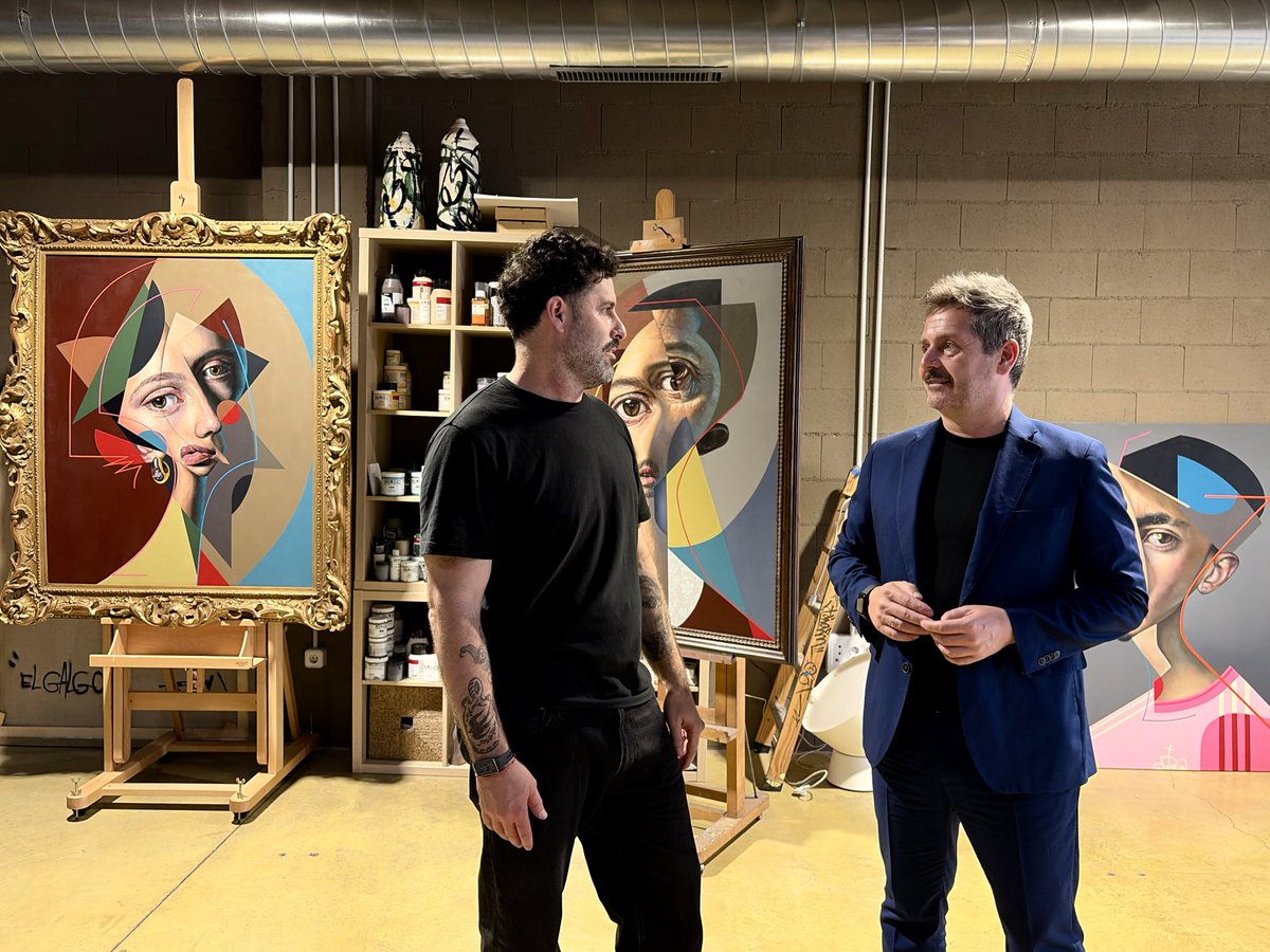 depacoserrano's tweet photo. Visitamos el estudio de #Belin en Madrid que recientemente acaba de exponer con éxito en la galería @Colnaghi1760 de la capital. 

No dejéis de descubir la obra de este extraordinario artista y grafitero español de proyección internacional. 

#CulturaUrbanaBIC https://t.co/ffk9tIGjUo