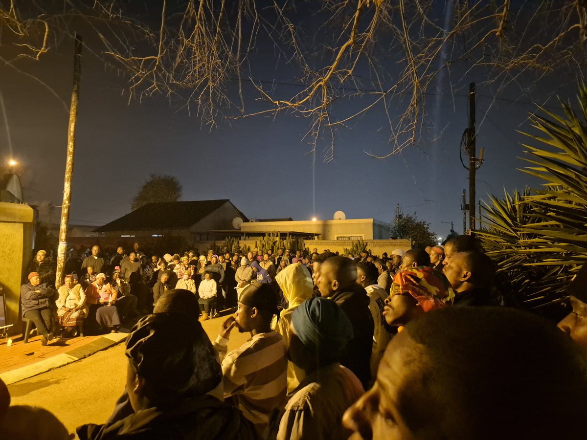 EFFgroundforces's tweet photo. EFF Soweto Chairperson at the candlelight vigil of Tony Molefe, who sadly lost his life during an attempted hijacking after being shot outside his home, Greenvillage Soweto Ward 53. https://t.co/8ncA2XNX9p