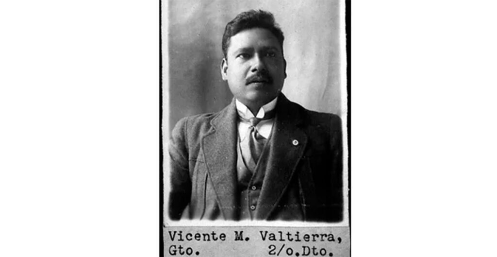 KioscoHistoria's tweet photo. El #29deMayo de 1929 muere Vicente M. Valtierra, Diputado Constituyente 1916-1917, por el Estado de Guanajuato. En el Ayuntamiento Municipal de León, fue Vicepresidente en la Junta de Administración Civil en 1915 y Regidor en 1920.

https://t.co/OCEBRUXk8r https://t.co/QUJxPPynRR