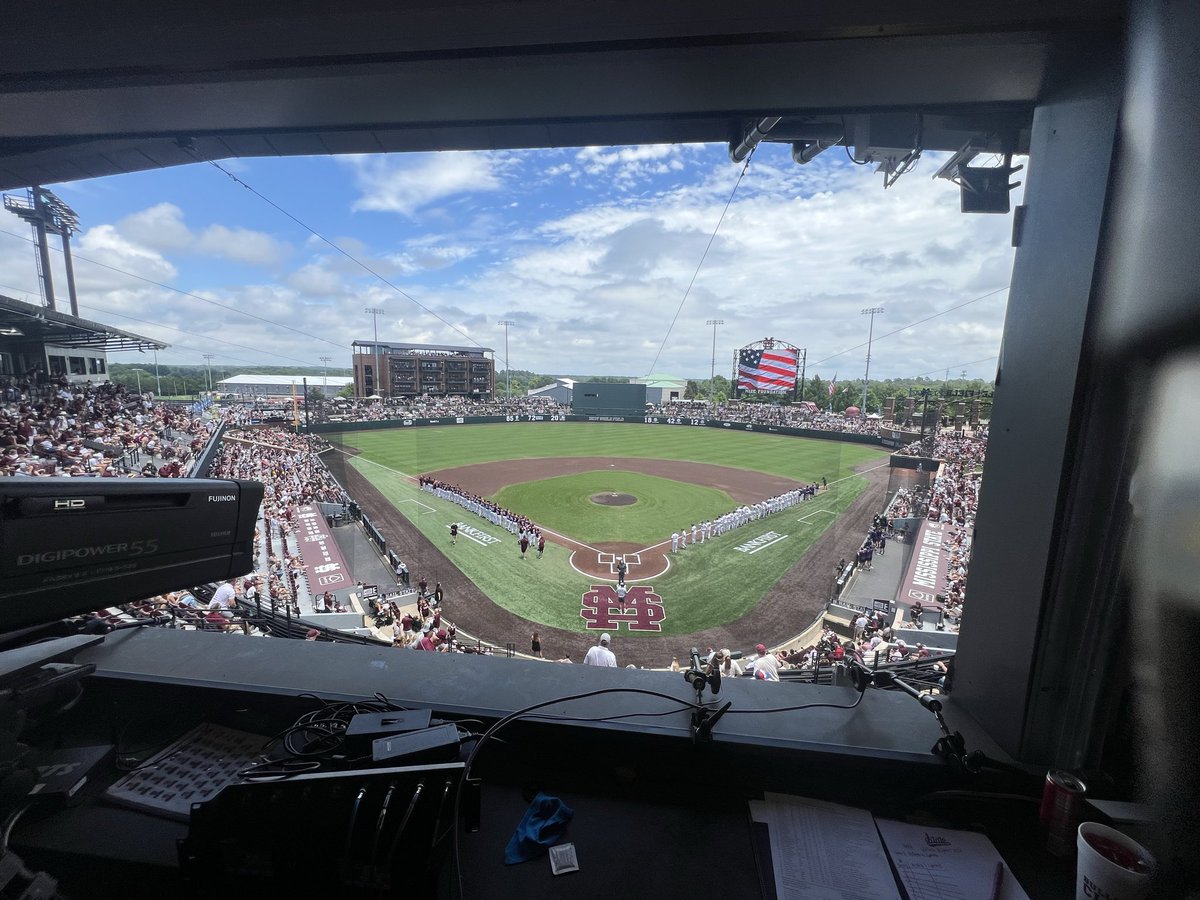 Jacobfrostmsu's tweet photo. Going to be a long weekend for our crew.  Hope everyone enjoys the hard work for this NCAA Regional 🏟️⚾️🇺🇸🐶🦁🐻‍❄️🐱🌶️ https://t.co/EmDORwaJn0