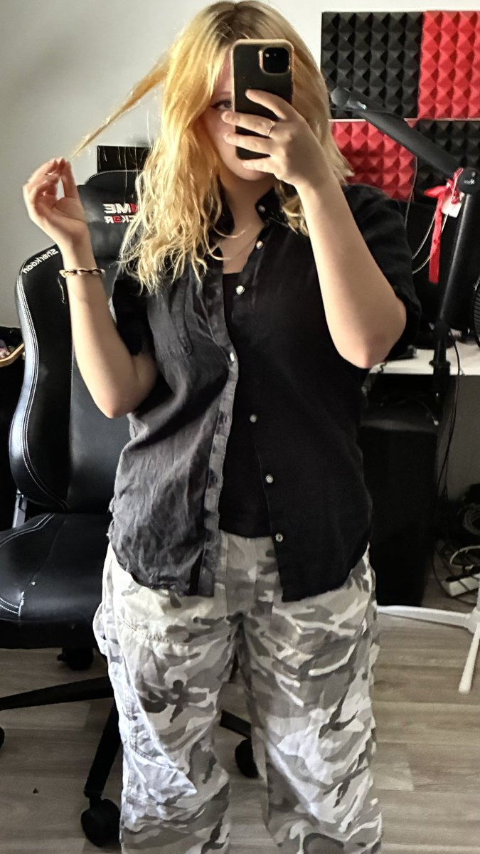 lbaedth's tweet photo. Wie findet ihr mein fit so https://t.co/XMMo5L6gUp