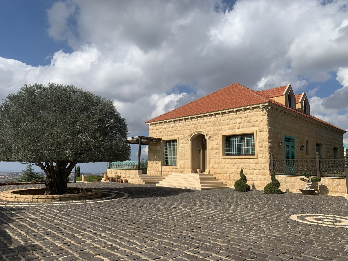 ceeohlek's tweet photo. حياة تُعرَف بما يُسمى "البيت" ، 
حياة إغتالتها إسرائيل وأذرعتها الداخلية قبل الخارجية. https://t.co/teHWr671OA