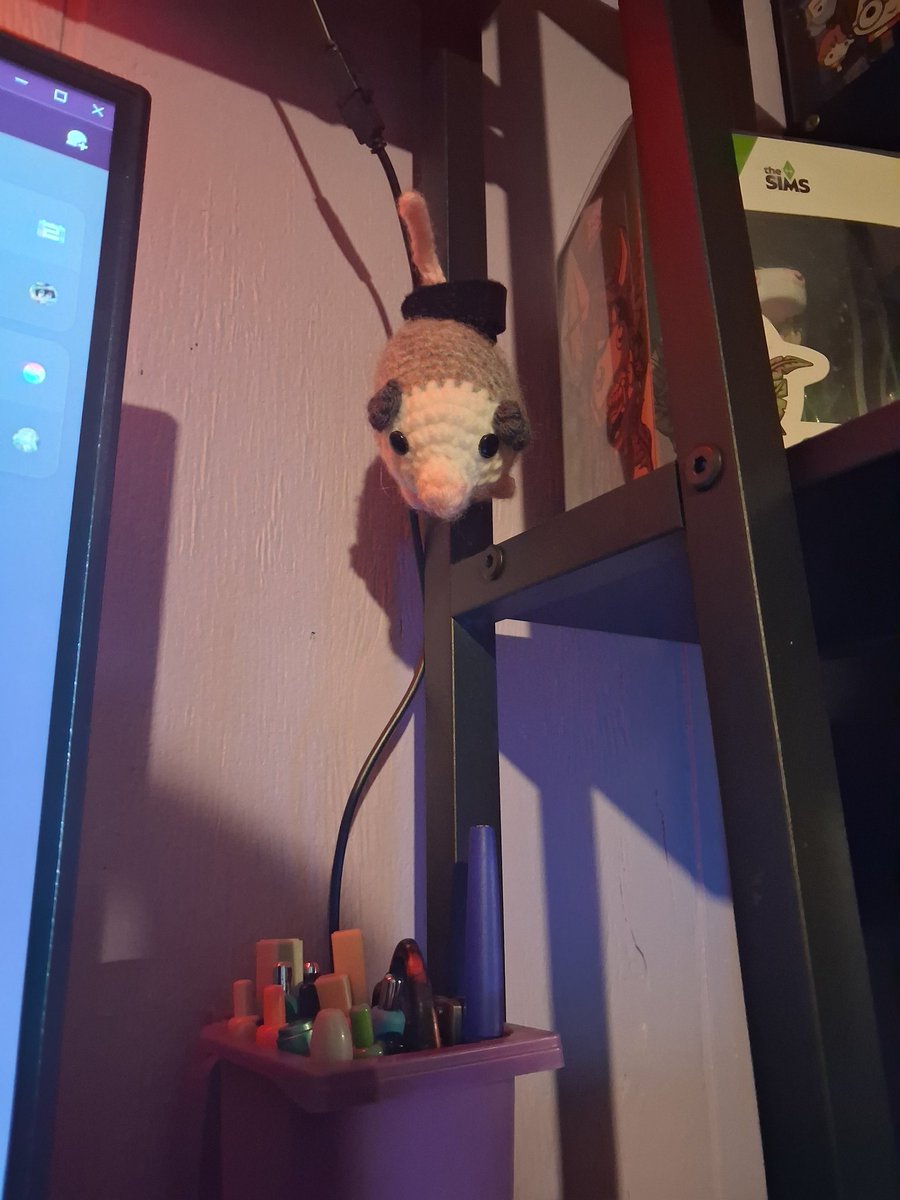SadizeGamer0's tweet photo. New desk setup!!! Meet cord Opossum cute like guy. Got my sims cow plant, frost the gnome, valentines chucky and my valentines bulbasaur can't wait to keep adding to my desk. IT ALSO HAS LEDS, which means horror streams are gonna be A LOT more fun 😈 
#streamergirl #desksetup #cute #twitchstreamer #gamergirl