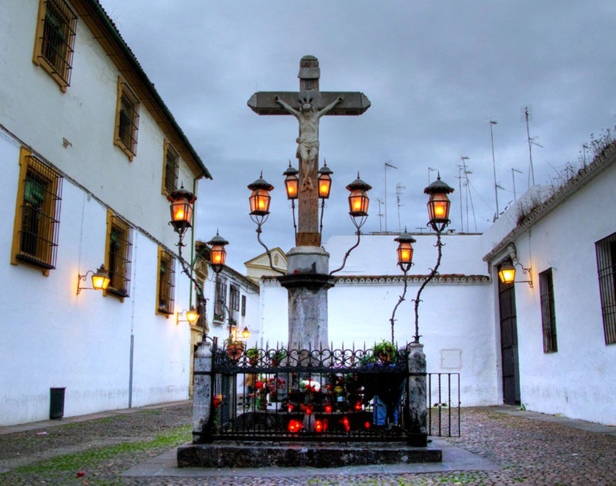 rafacordoba84's tweet photo. Plaza de San Roque, Guanajuato / Plaza de Capuchinos, Córdoba. https://t.co/LuutjT9xs1