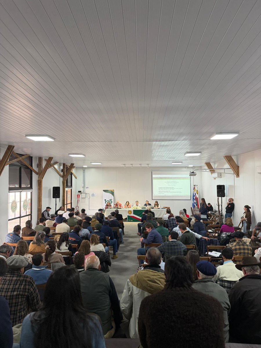 federacionrural's tweet photo. "La celebración de la Asamblea de la Federación Rural concita la atención de las máximas autoridades del país, al punto que el presidente de la República, Yamandú Orsi y el ministro de Economía Gabriel Oddone dirán presente para el cierre que se cumplirá el sábado desde las 14.30 horas, en las instalaciones del Hipódromo de Salto."
 https://t.co/Oo04CVsKe8.