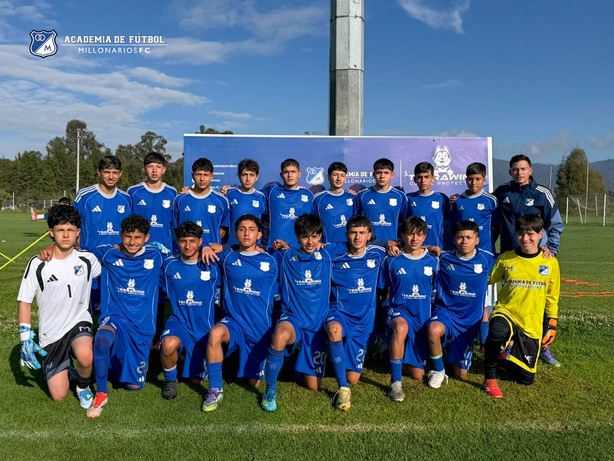 MFCAcademia's tweet photo. 🏆🔵 Les presentamos a nuestro Equipo Oficial 2010 C Plan Embajador de la Sede Norte, liderado por el profe Brayan Fuentes ⚽🙌

Con disciplina, trabajo y pasión por estos colores, nuestros deportistas representan al club en Difutbol, Liga y Copa Metropolitana 💙🔥 https://t.co/CzIJogX3nH